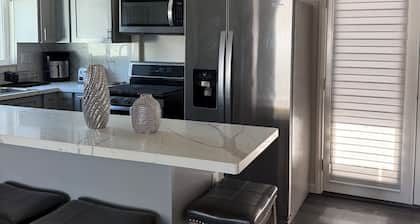 Modern Naval Stay 2BR/2BA