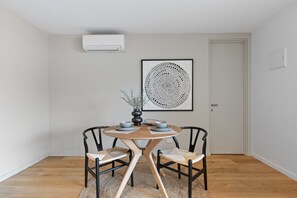 Apartment | Private kitchen - Lovely 1-bed With Balcony in St Kilda's Heart (Melbourne)