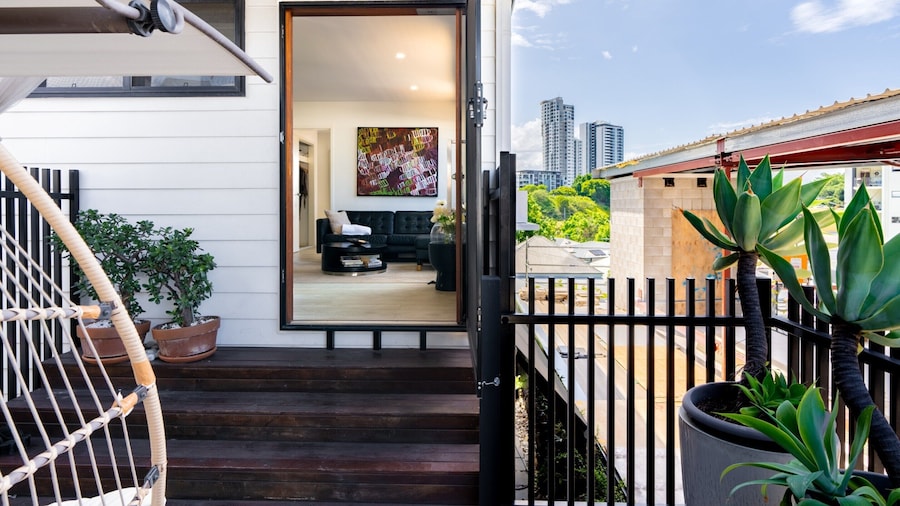 Sophisticated 2-bed Home With Alfresco Dining