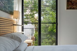 Apartment | 2 bedrooms, iron/ironing board, bed sheets - Sophisticated 2-bed Home With Alfresco Dining (Brisbane)
