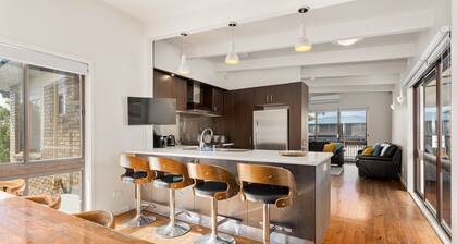 Spacious 4-bed Home 5-min From the Beach