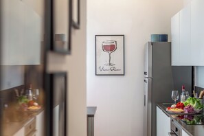 Private kitchen - Within walking distance of downtown new, air-conditioned (Siena)