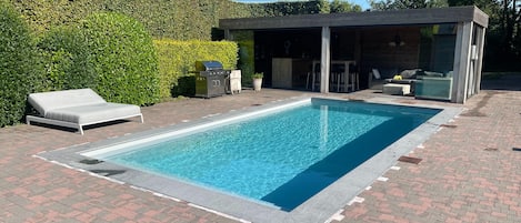 House | Pool