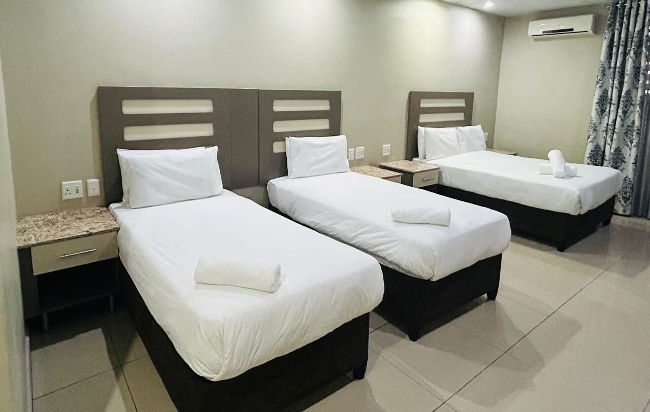 Family Studio | Desk, laptop workspace