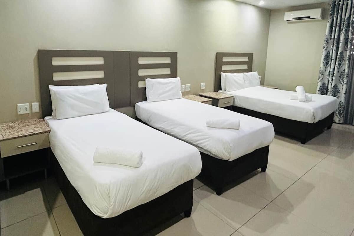 Family Studio | Desk, laptop workspace