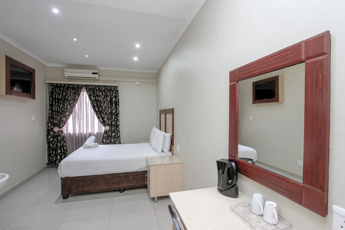 Deluxe dubbelrum | Skrivbord och arbetsyta för laptop