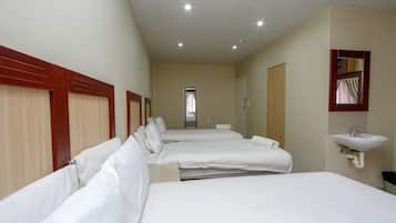 Escritorio y espacio para trabajar con laptop