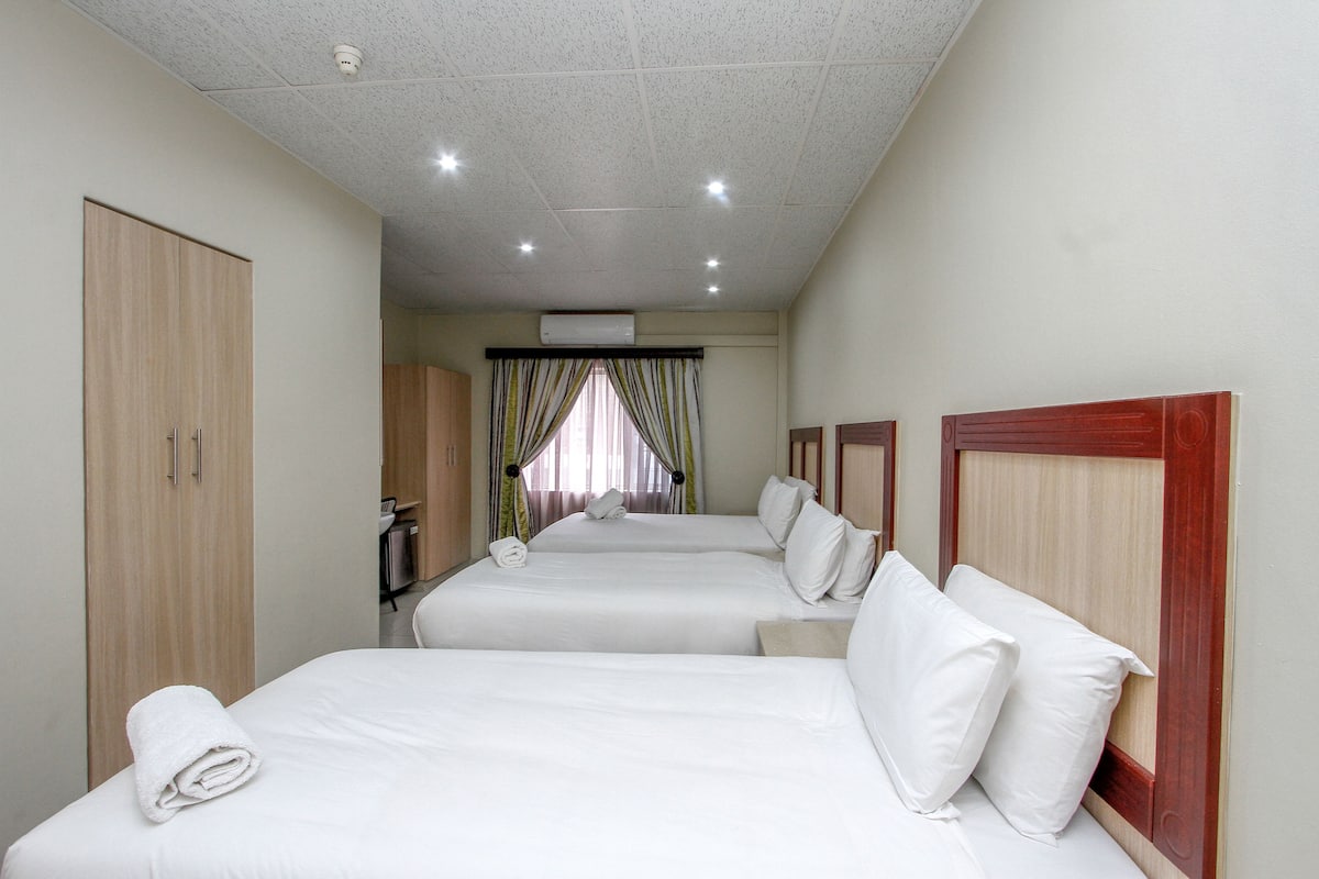 Deluxe-rum | Skrivbord och arbetsyta för laptop