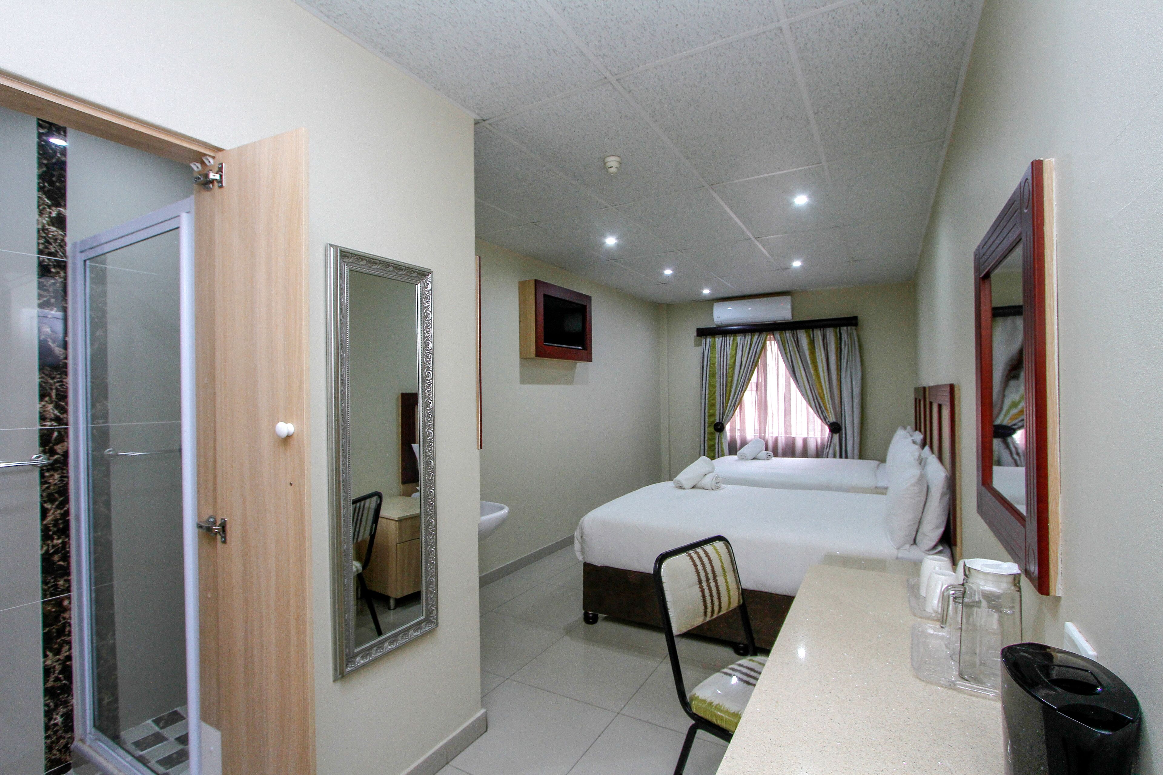Deluxe Double Room | Bathroom | Towels