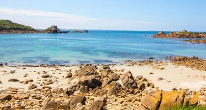 Granite Stone House - Guimaec