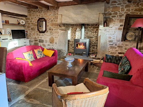 Granite Stone House - Guimaec