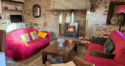 Granite Stone House - Guimaec