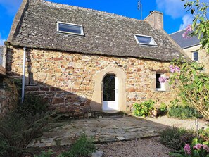 House | Exterior - Granite Stone House - Guimaec (Guimaec)