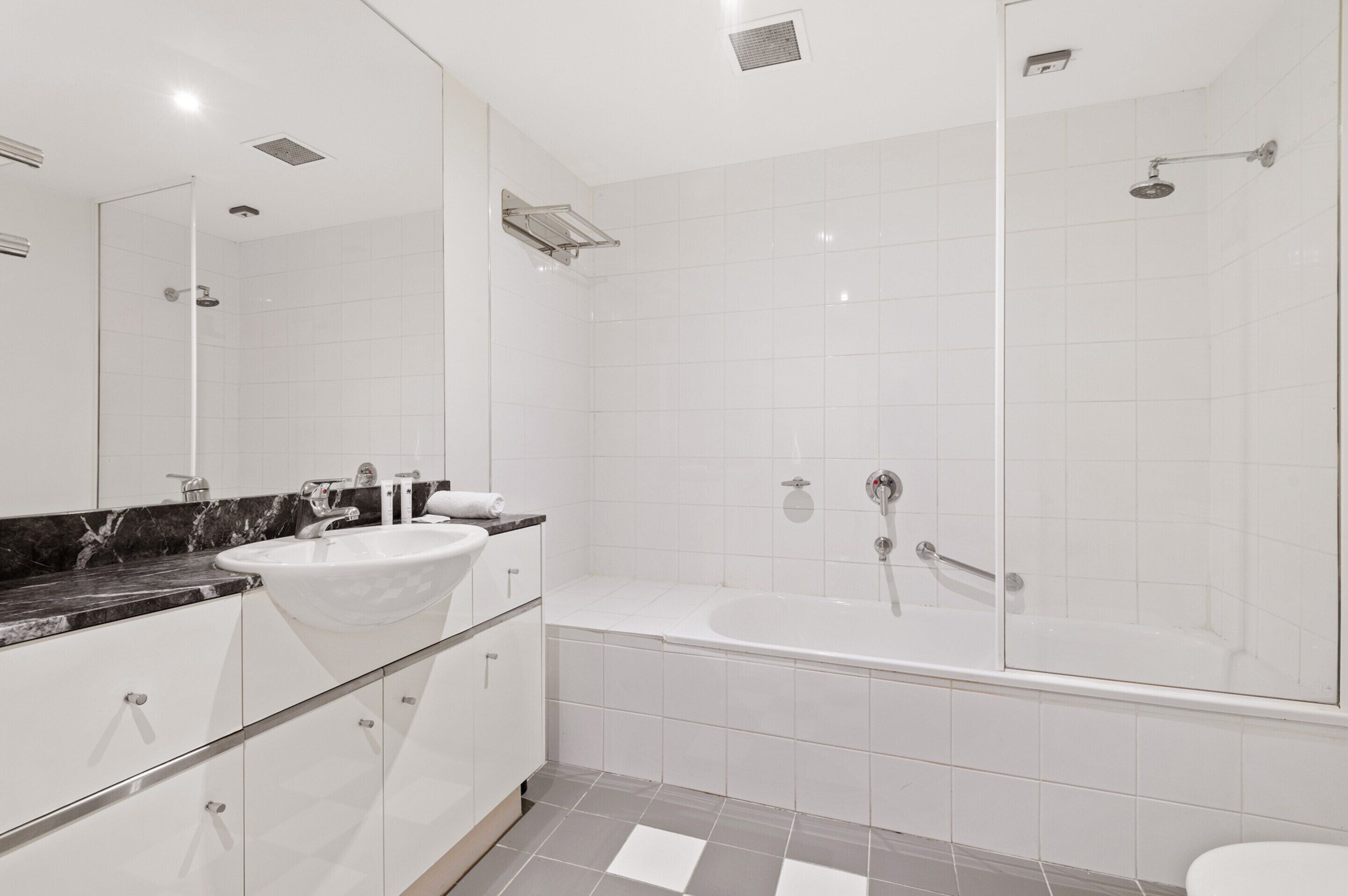 Apartment | Bathroom | Bathtub, hair dryer, towels, soap
