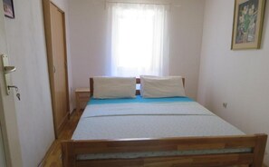 3 habitaciones y tabla de planchar con plancha 