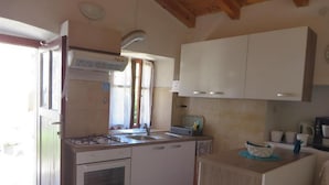 Ferienhaus | Eigene Küche | Kühlschrank, Mikrowelle, Ofen, Herdplatte