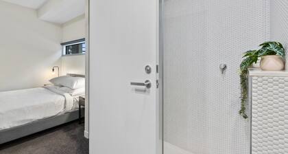 Fitzroy North 1-bed With Balcony by Edinburgh Park