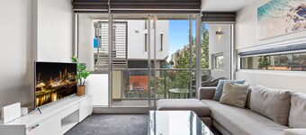 Fitzroy North 1-bed With Balcony by Edinburgh Park