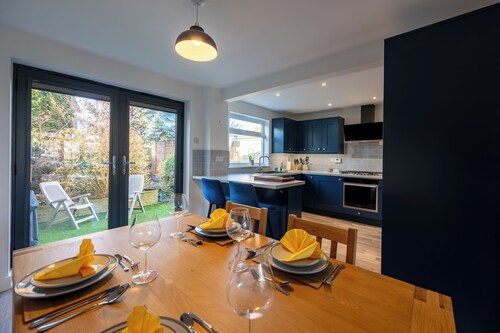 2 bed home in quiet Harrogate suburb