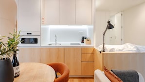 Cookware/dishes/utensils - Feel Porto Corporate Housing Boavista Studio (Porto)