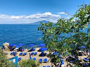 Plage privée, parasols, serviettes de plage, bar de plage