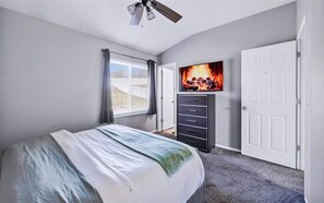 Room - Spacious 4-bedroom house in adorable Omaha with comfort (Omaha)