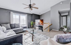 Living area - Spacious 4-bedroom house in adorable Omaha with comfort (Omaha)