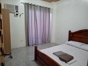 Deluxe Double Room | Free WiFi, bed sheets - Hotel M2m Transient House (Tagbilaran)