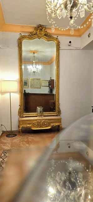 Reception - Hostal Prada (Madrid)