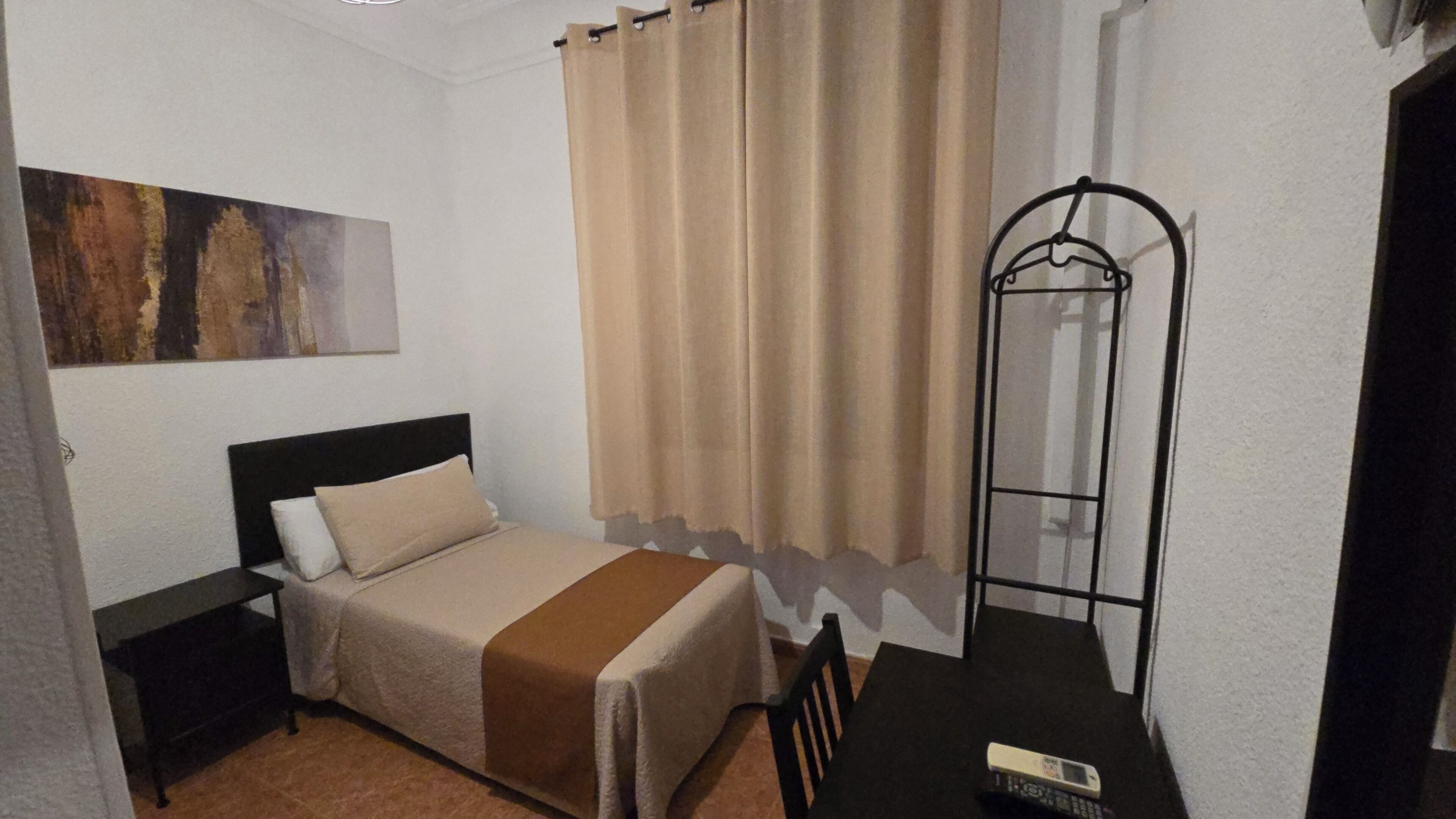 Enkeltrom – standard, bakgårdsutsikt | Strykejern/-brett og sengetøy