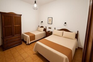 Iron/ironing board - Hostal Prada (Madrid)