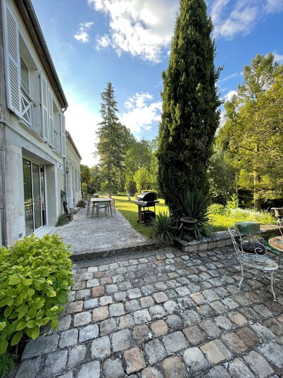 Beautiful country house on the banks of the Aisne in a large, peaceful garden