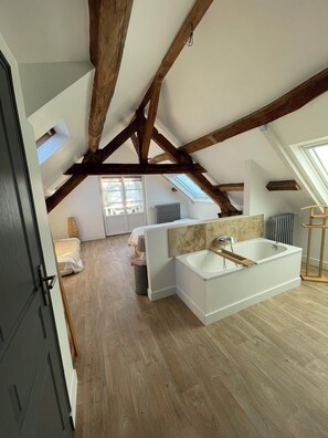 4 soverom, strykejern/-brett, wi-fi og sengetøy