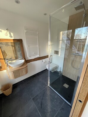 Shower, hair dryer, towels, soap - Beautiful country house on the banks of the Aisne in a large, peaceful garden (Fontenoy)