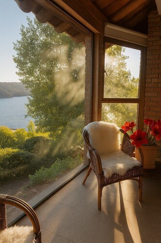 House for 20 people on the first line of the lake