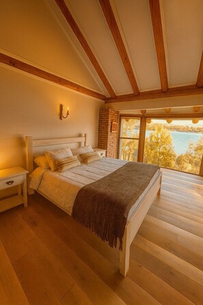 Tabla de planchar con plancha, wifi y ropa de cama 