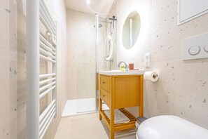 Shower, hair dryer, towels - Rare ! L'Atelier Provençal, Getaway in Old town (Antibes)