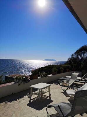Terrace/patio - Villa Mimmi (beachfront, direct access to the sea) (Lazio)