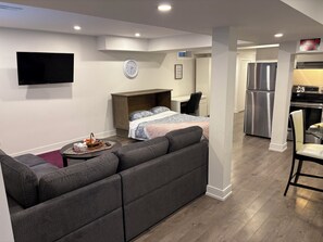 Ferros/tábuas de passar roupa, acesso à internet, roupa de cama