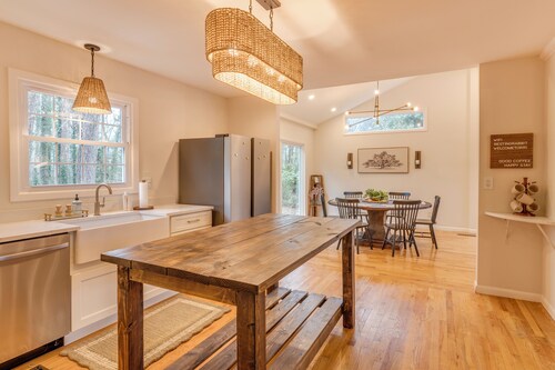 Steps to Main St & Tandem Creperie, Downtown TR Stay