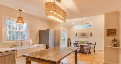 Steps to Main St & Tandem Creperie, Downtown TR Stay