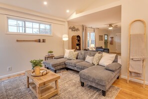 Smart TV, libri, impianto stereo