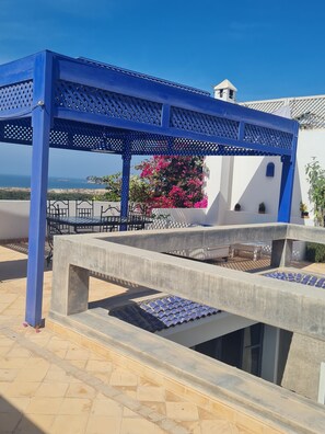 تناول الطعام بالخارج