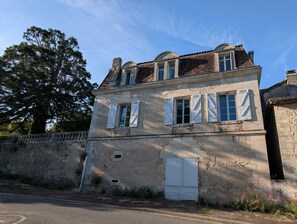 Front of property - Domaine de la Dordrona (Bourdeilles)