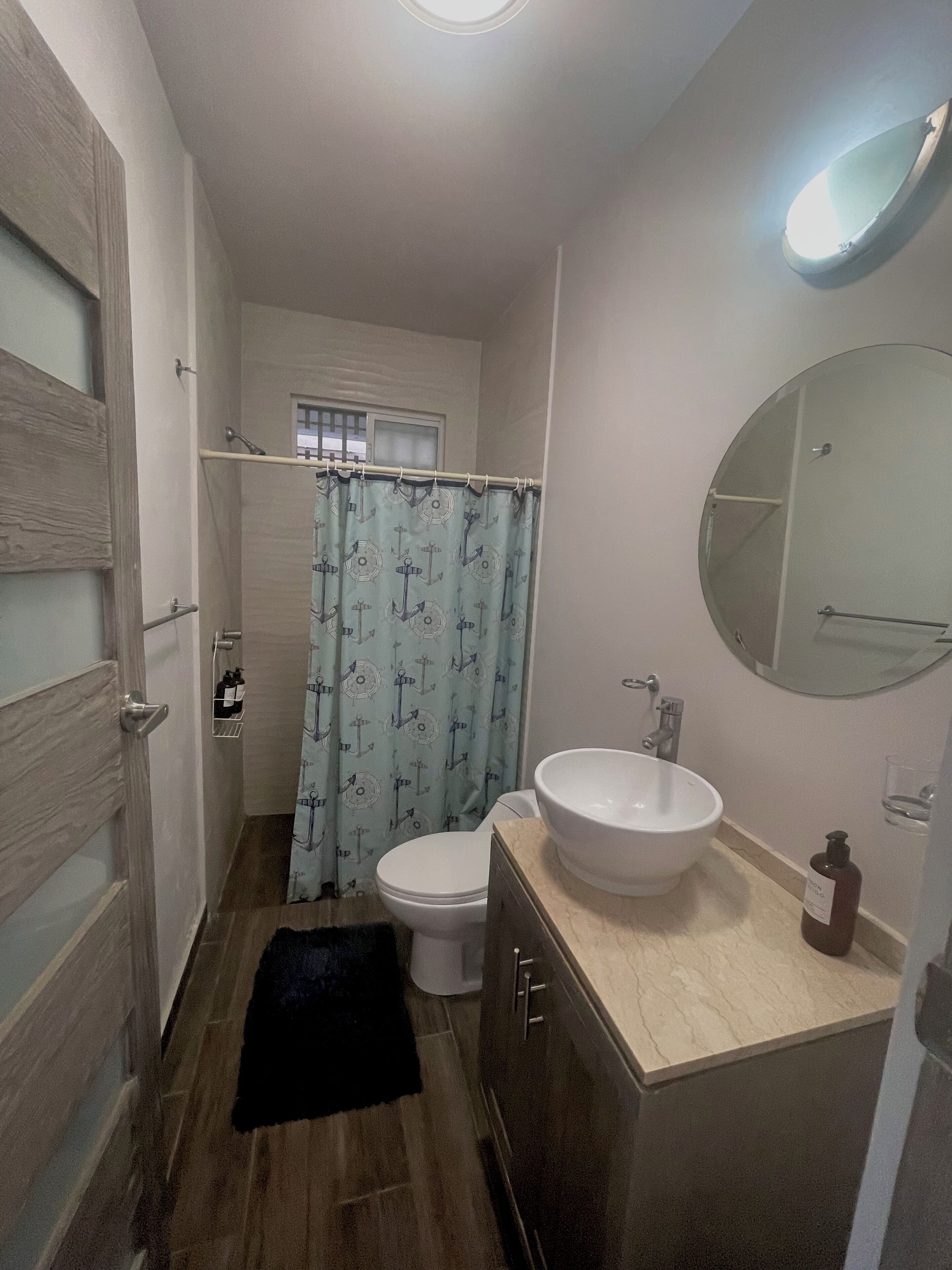 淋浴设施、吹风机、毛巾、肥皂