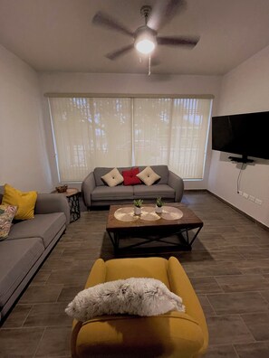 Smart TV - Casa Divina reserva desde una habitación y te incluye todas las áreas de la casa (La Paz)