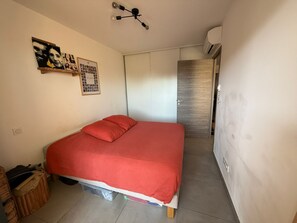 1 bedroom, iron/ironing board, WiFi, bed sheets - Apartment in Furiani close to all amenities (Furiani)