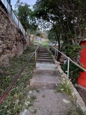Property grounds - La Casa Sirena – Views n’ Vibes Above Bisbee (Bisbee)