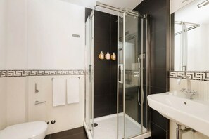 Hair dryer, towels, soap, shampoo - The Couper Piazza di Spagna (Rome)