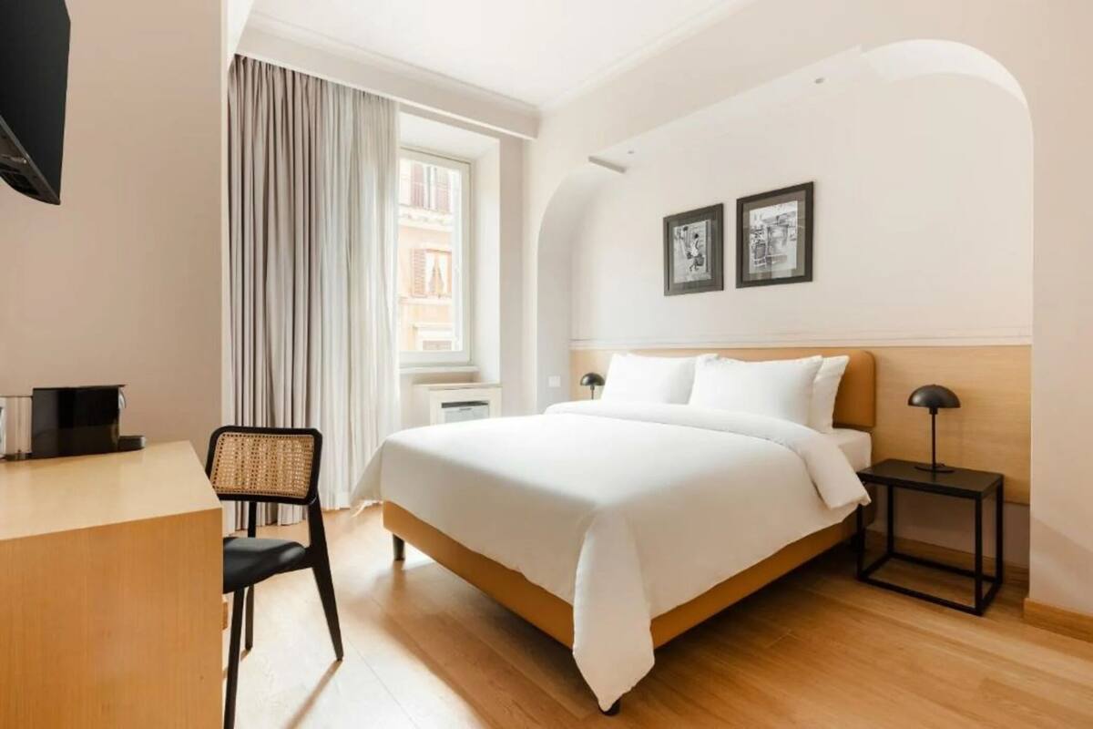 In-room safe, desk, WiFi (free)